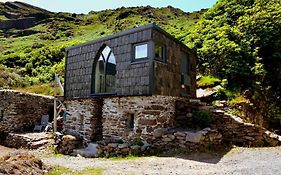 Secluded Cottage Nestled In The Beara Peninsula